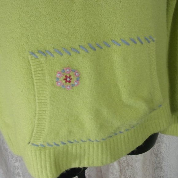 Green Pullover Sweater Super Soft  NWOT Size L - Picture 3 of 4